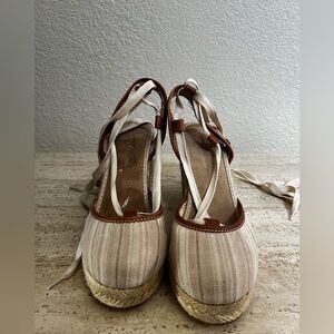 SB12 Tommy Bahama Elegant Cream and Tan Wedge Sandals Size 7.5